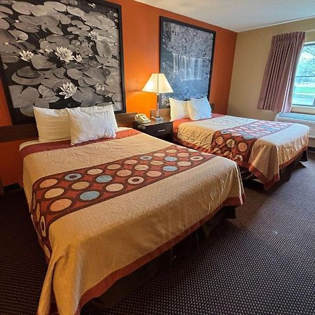 Super 8 by Wyndham Du Quoin Hotel Bagian luar foto