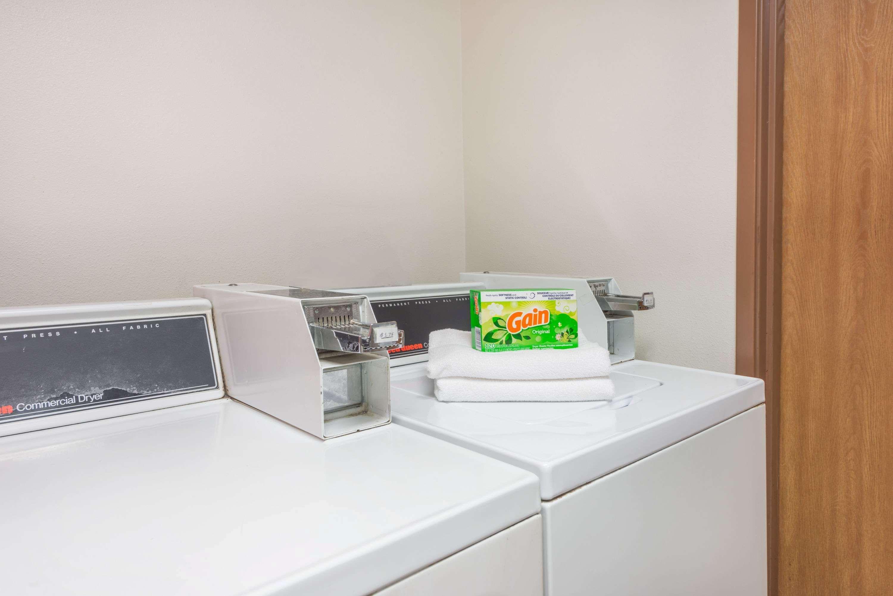 Super 8 by Wyndham Du Quoin Hotel Bagian luar foto