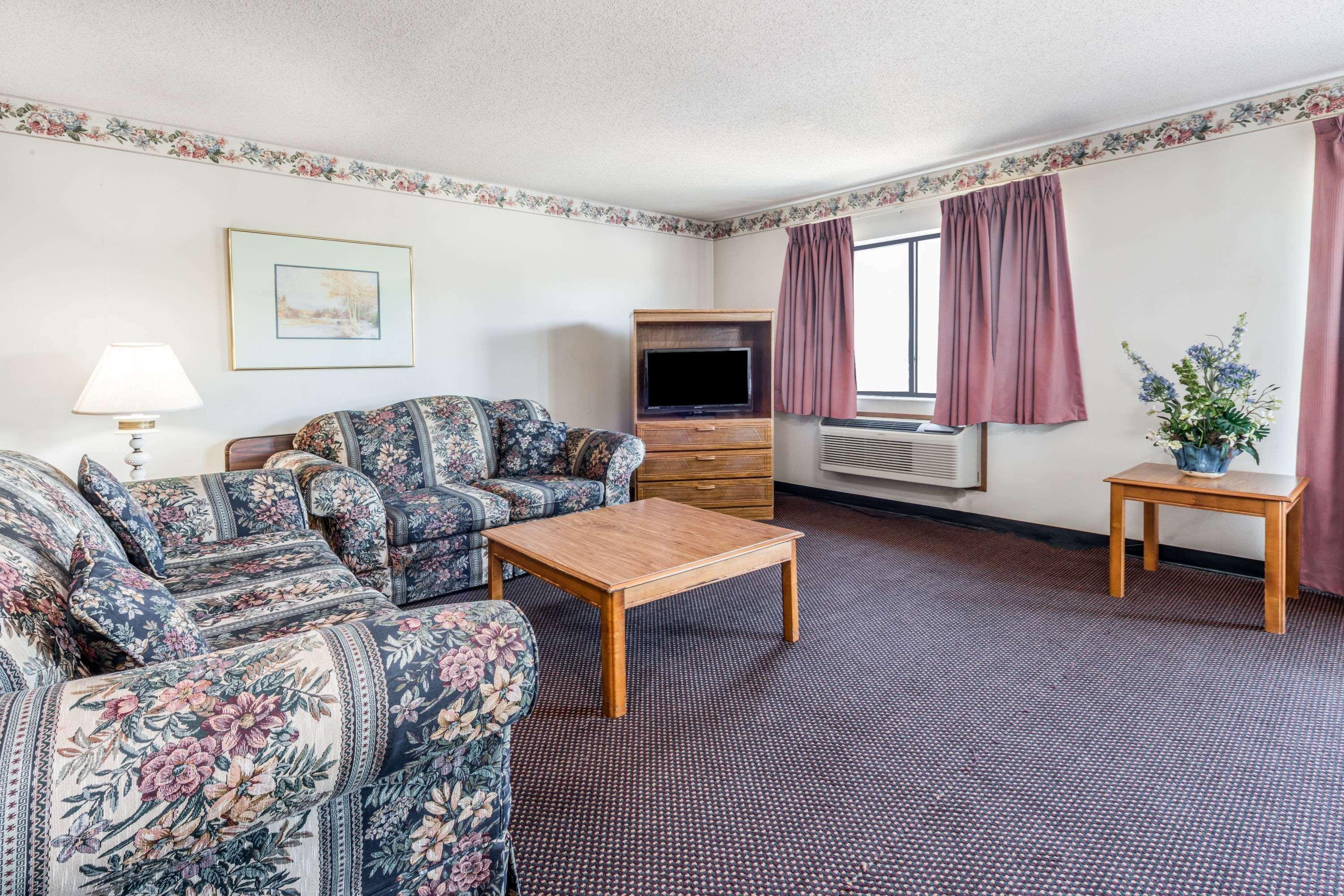 Super 8 by Wyndham Du Quoin Hotel Bagian luar foto