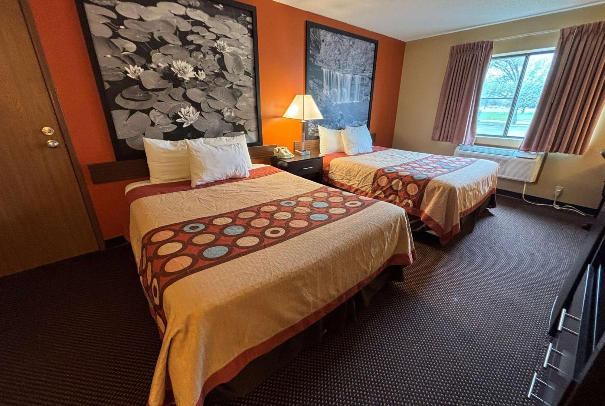 Super 8 by Wyndham Du Quoin Hotel Bagian luar foto